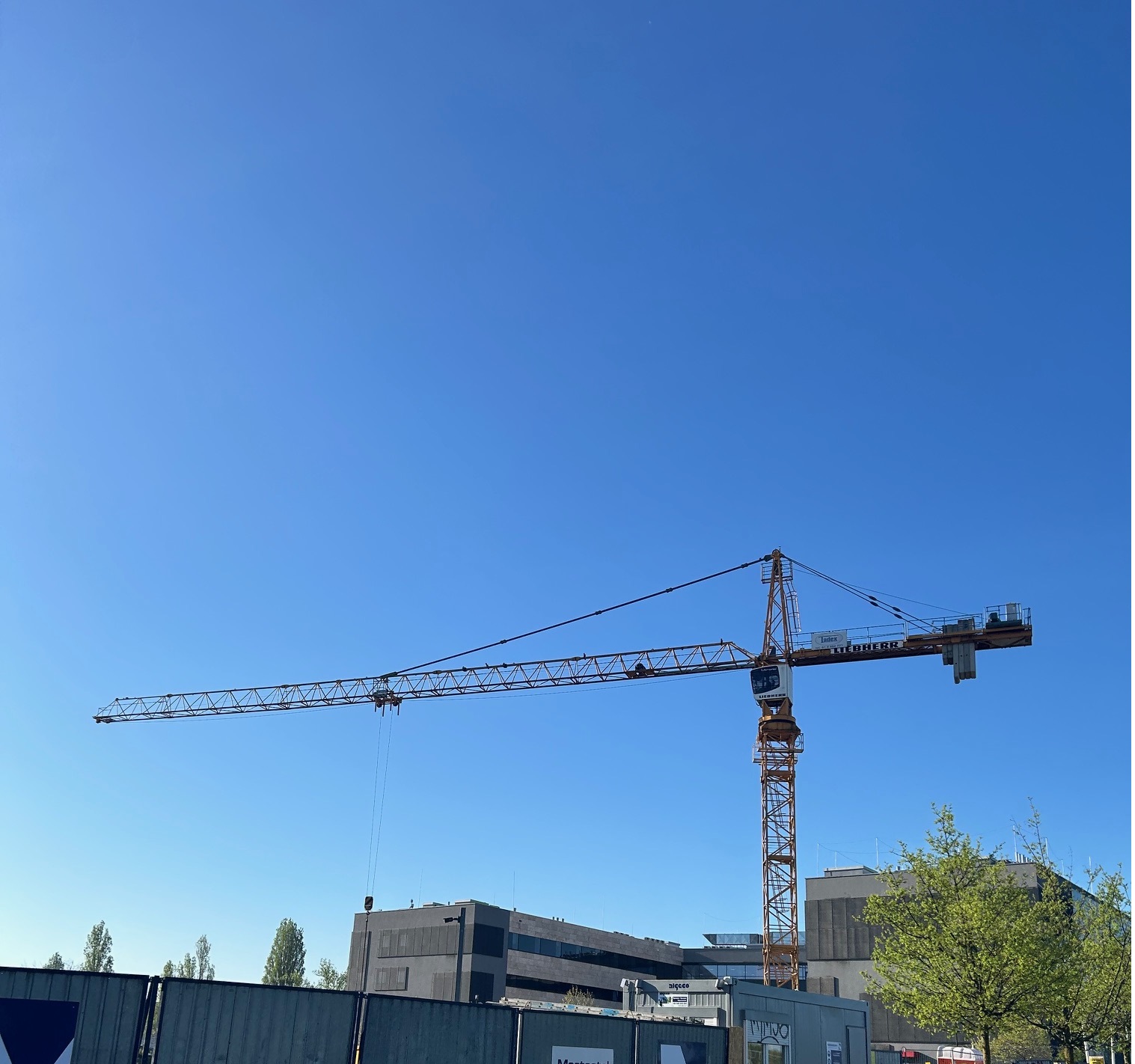 LIEBHERR 140 ECH Liebherr 140 EC-H – używany żuraw wieżowy